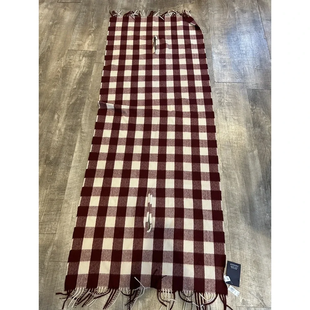 New Gap Cozy‎ Blanket Scarf Red White Plaid With Arm Holes Fringe O/S Soft NWT - Picture 5 of 6